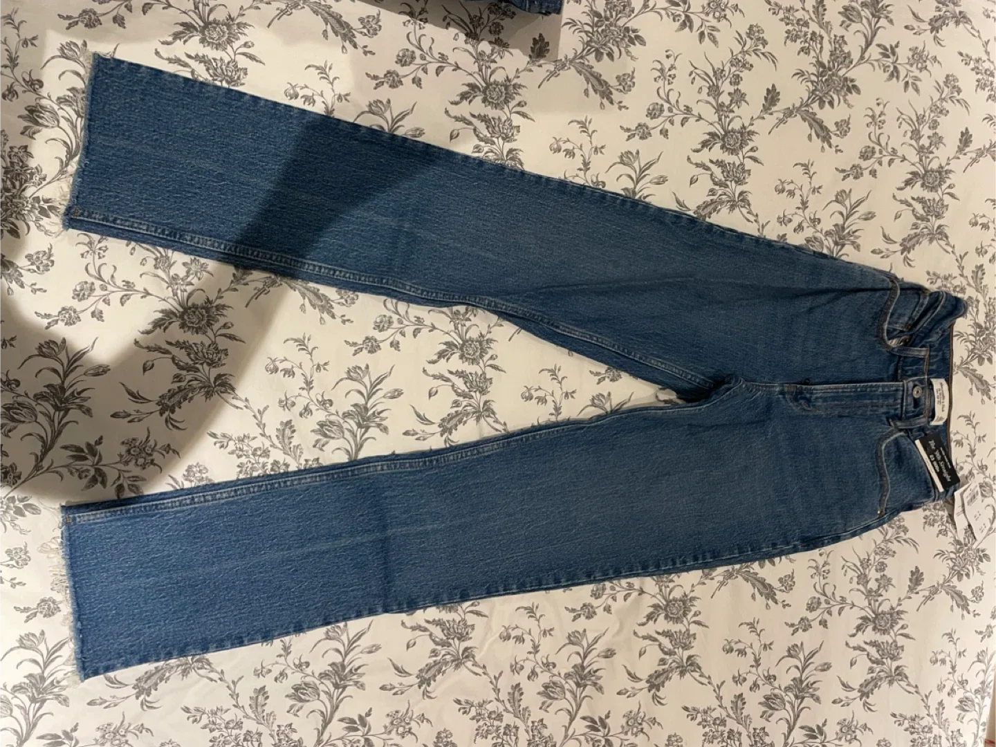 Women’s Abercrombie Jeans image indicator(2)