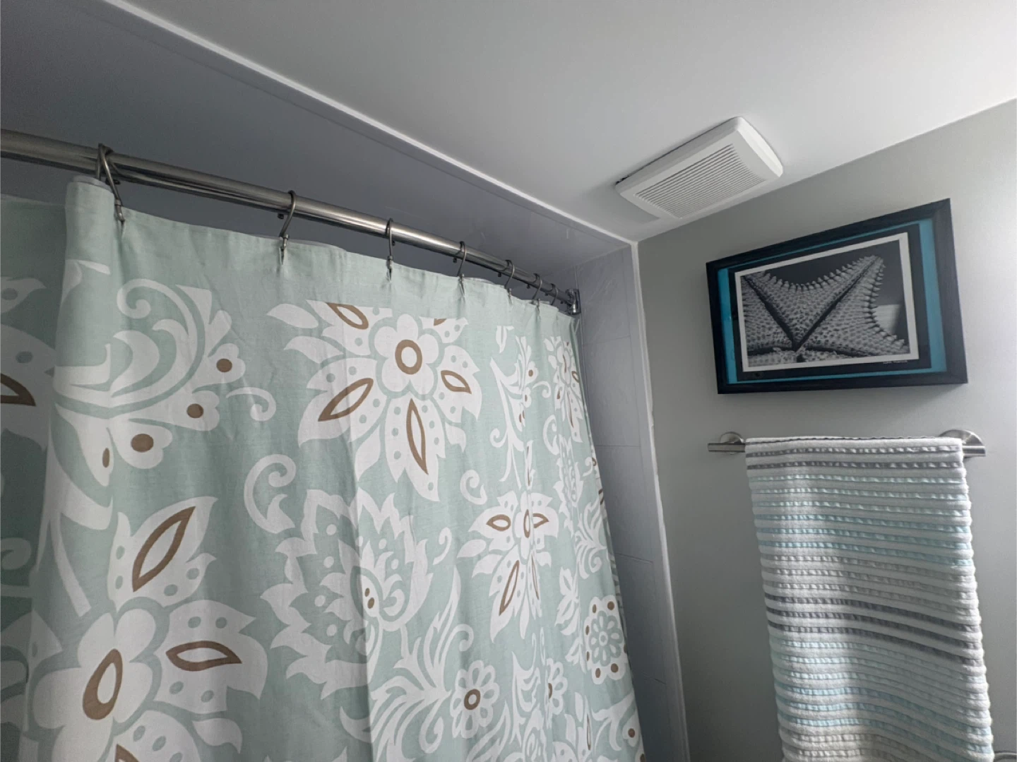 Floral Shower Curtain - Light Green - photo 2