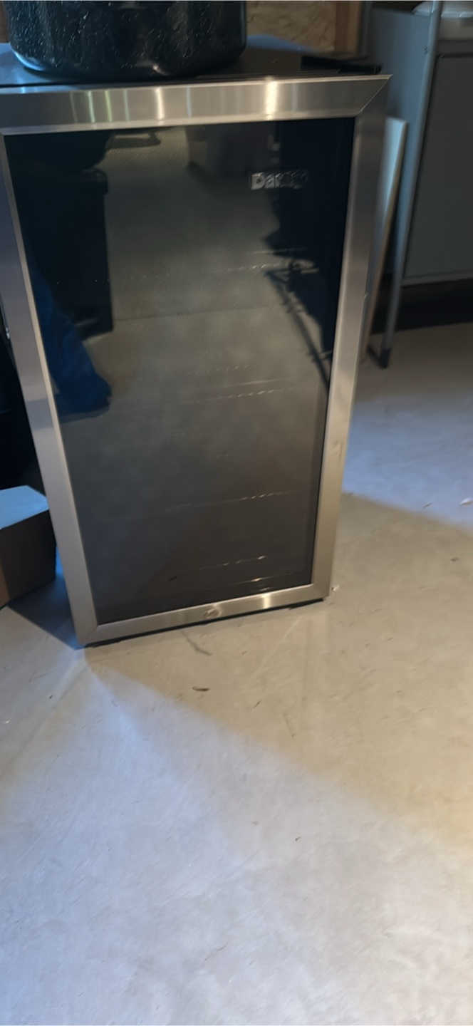 Danby Beverage Cooler DBC117A1BSSDB-6 - photo 2