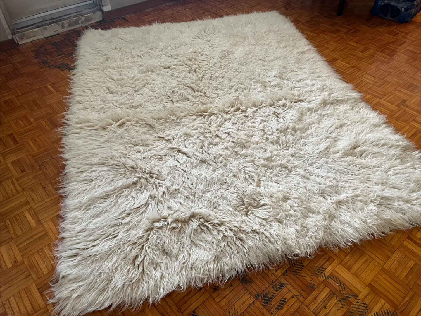 Flokati Cugina Wool Rug thumbnail