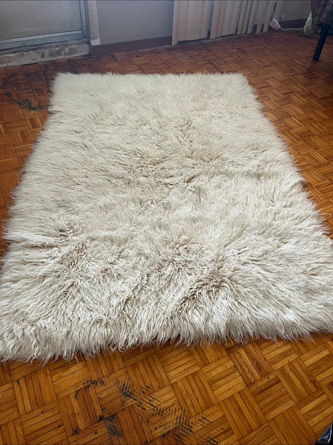 Flokati Cugina Wool Rug thumbnail
