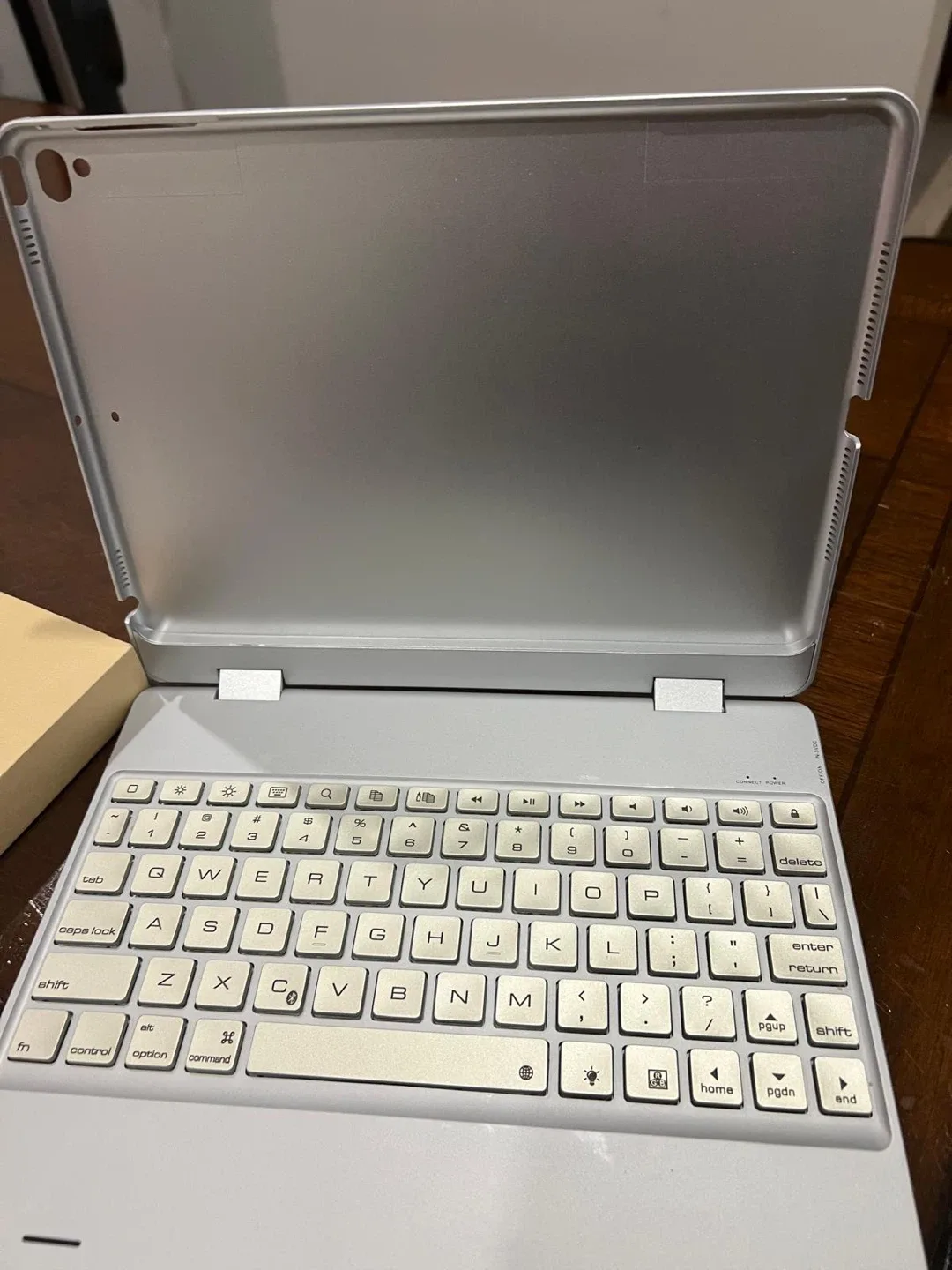 iEGrow Hallo Bluetooth Keyboard Case for iPad 6th Gen - Silver image indicator(2)