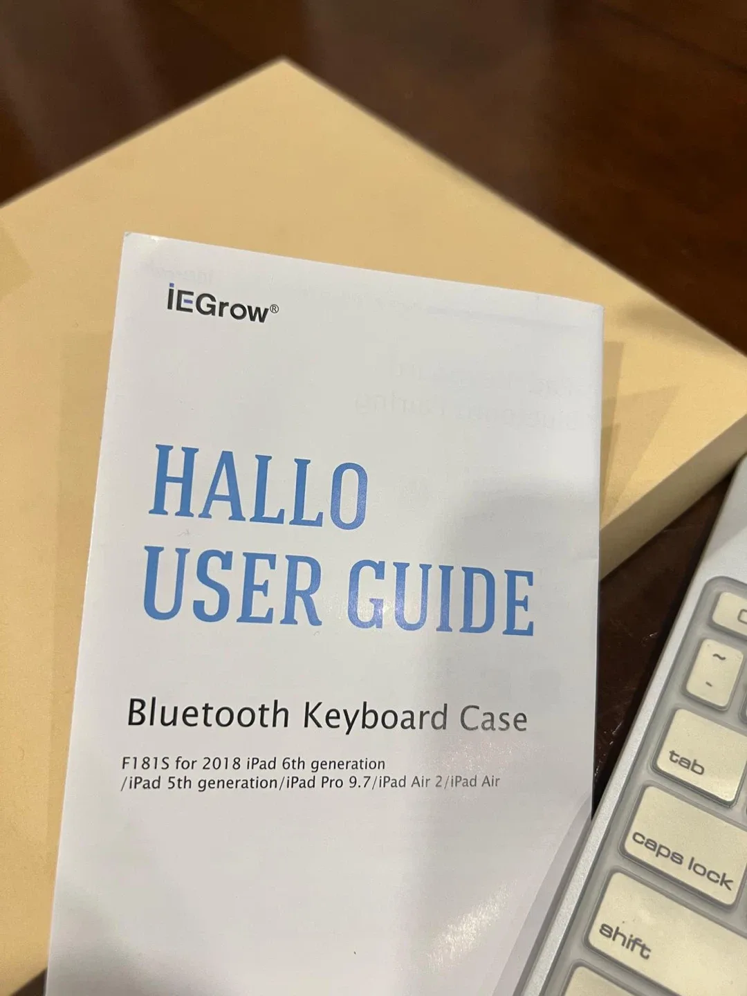 iEGrow Hallo Bluetooth Keyboard Case for iPad 6th Gen - Silver image indicator(3)