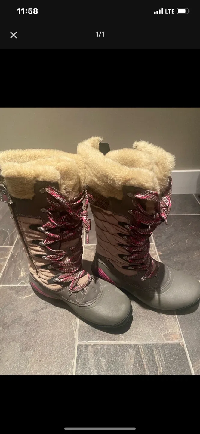 Merrell Winter Boots 🥕 Brand New condition thumbnail