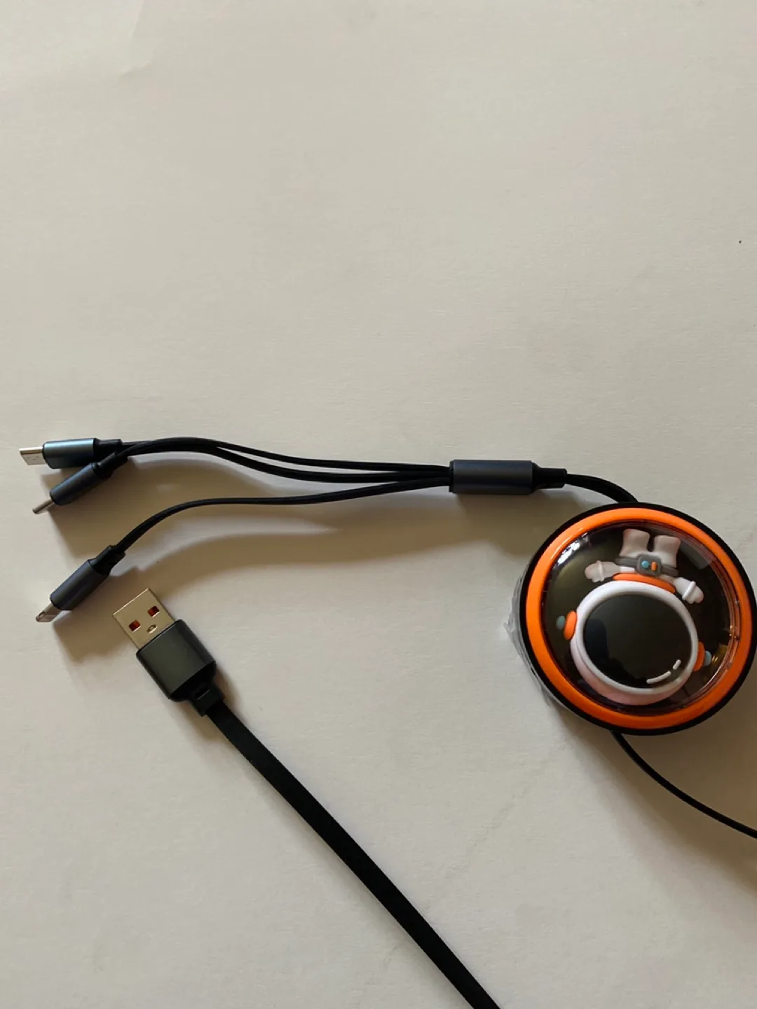 Astronaut Design Retractable 3-in-1 USB Cable image indicator(4)