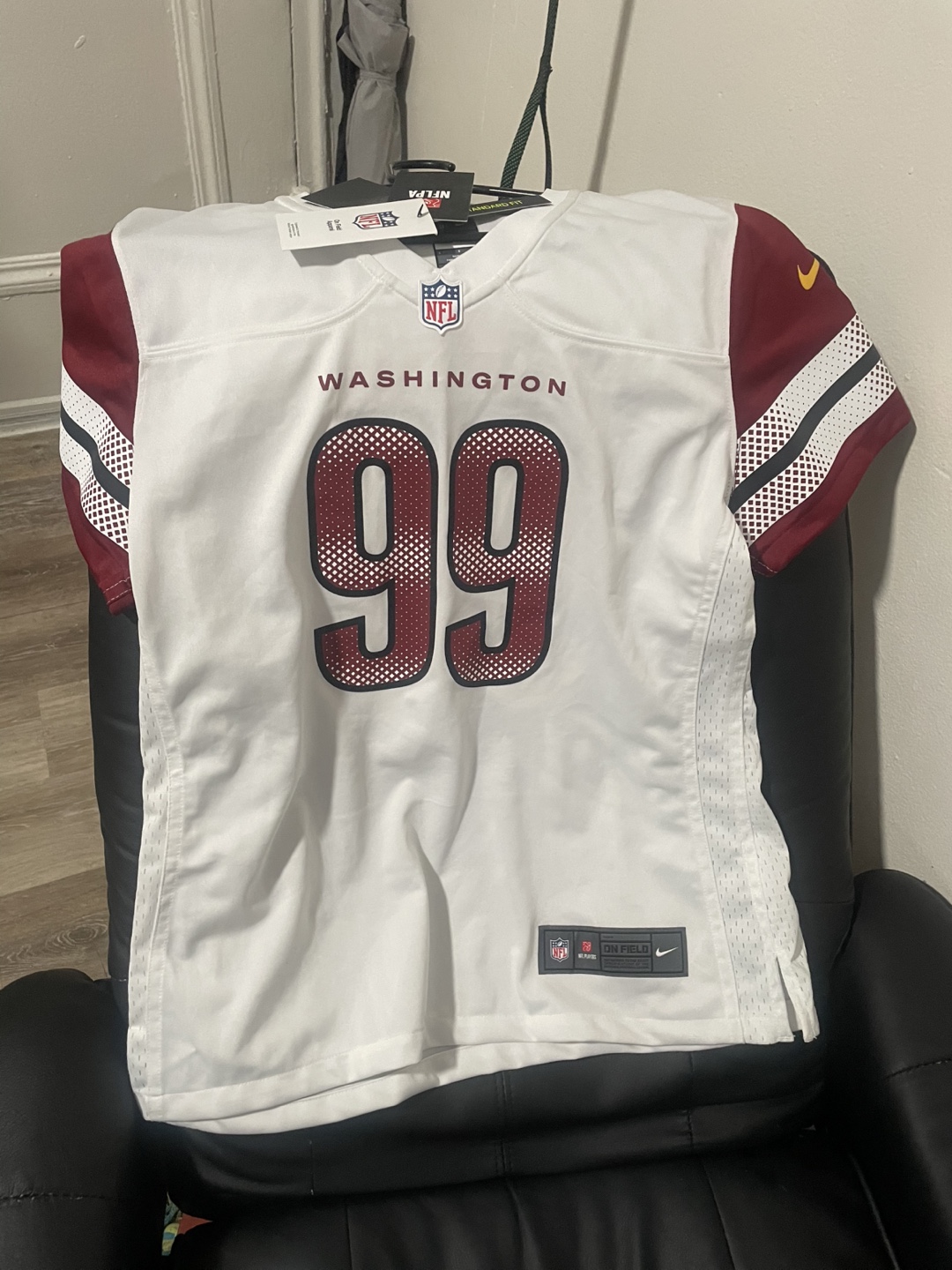Nike Washington Commanders Young 99 Jersey - NEW - photo 4