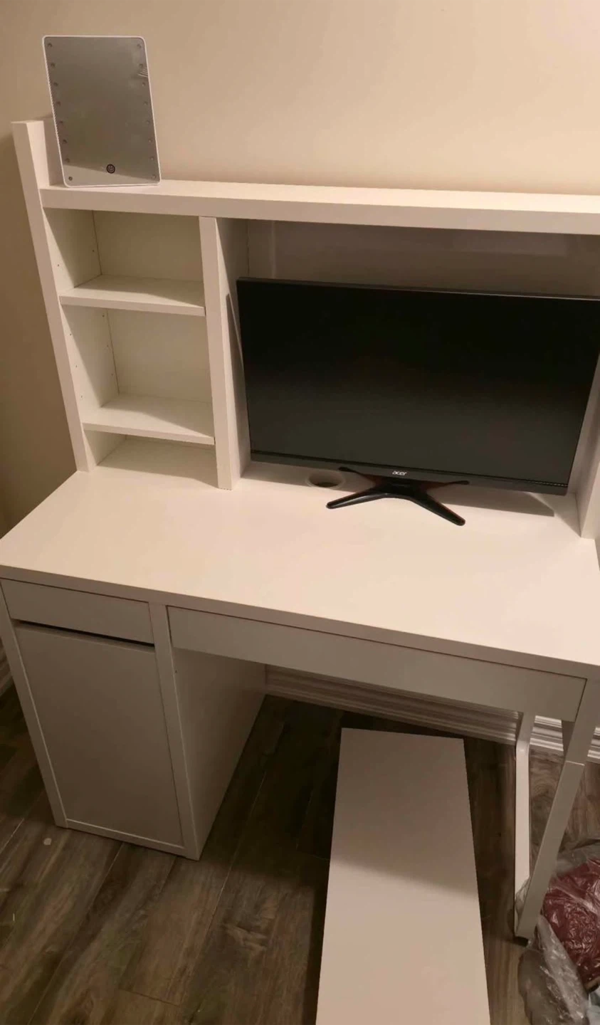 IKEA MICKE Desk with Hutch - White