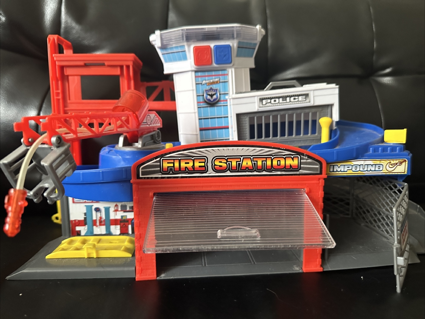Fire Station & Police Station Playset - photo 3