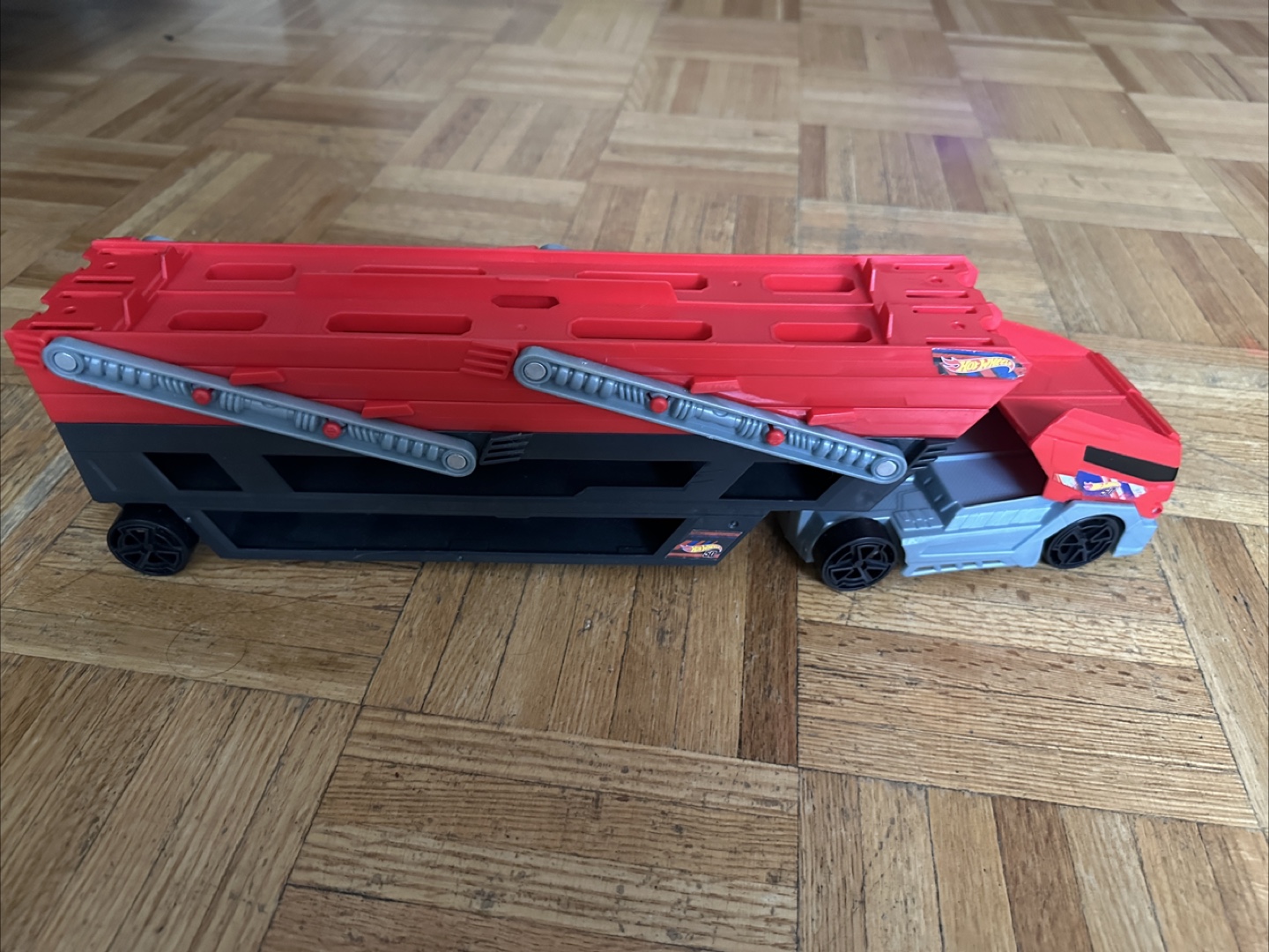 Hot Wheels Mega Hauler Truck & Car - photo 2