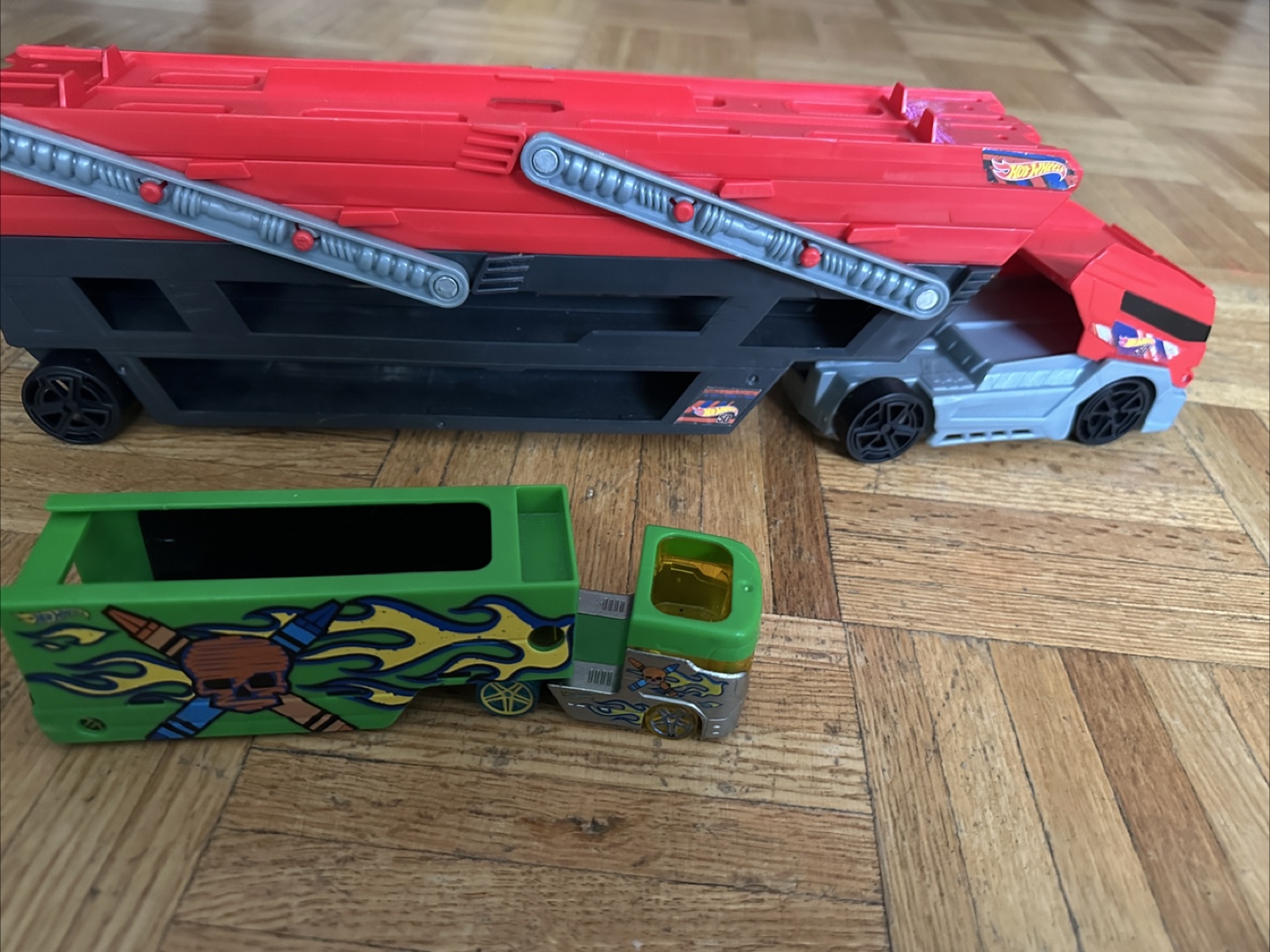 Hot Wheels Mega Hauler Truck & Car - photo 3