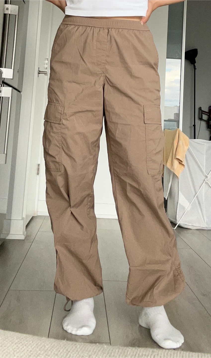 dusty pink cargo pants. Medium