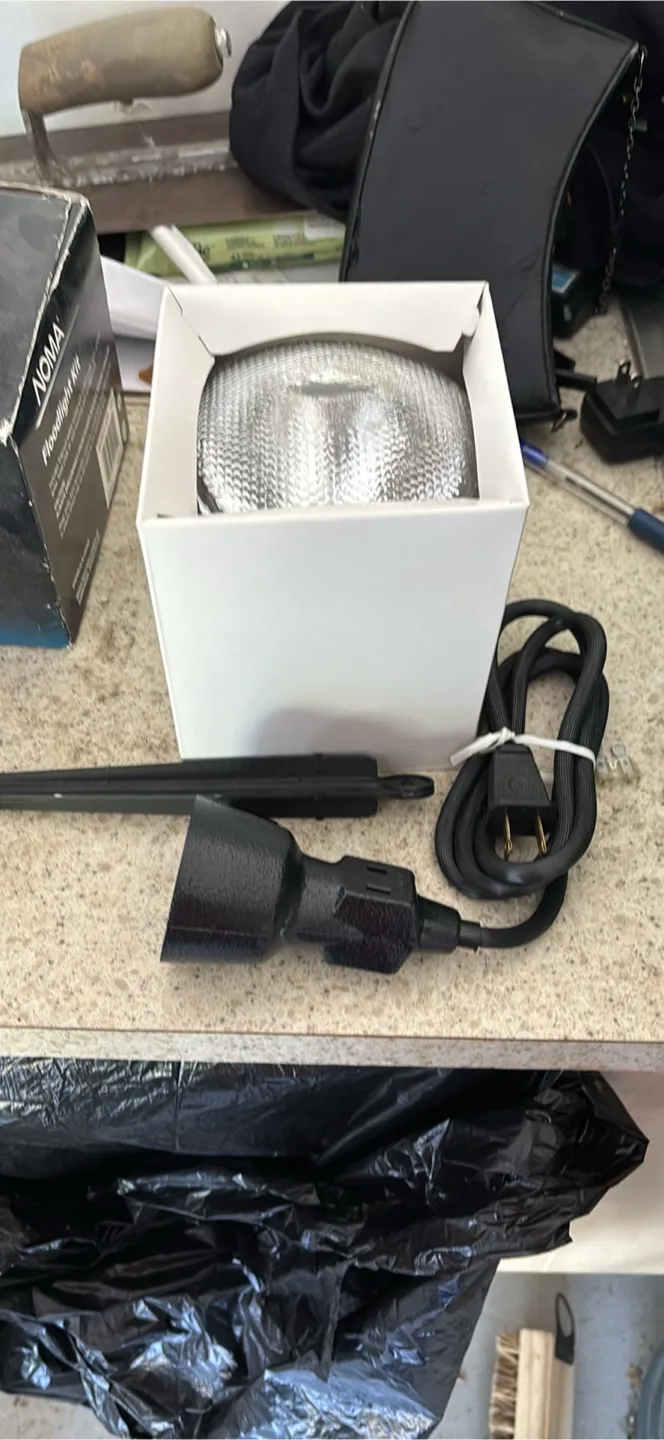 NOMA Floodlight Kit Projector - Weather Resistant image indicator(2)