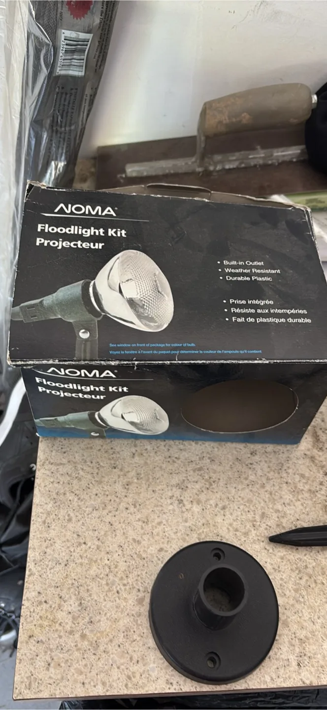 NOMA Floodlight Kit Projector - Weather Resistant thumbnail