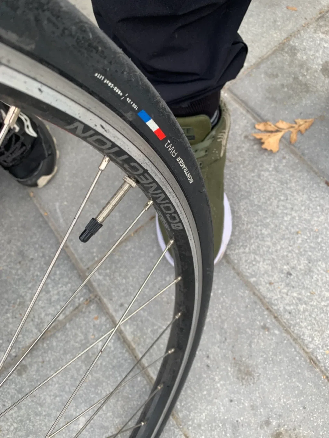 Bontrager Connection RW1 Bike Wheel image indicator(3)