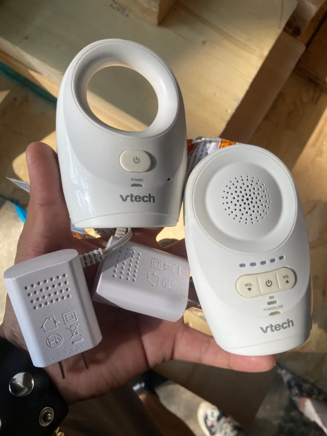VTech Baby Monitor with 2 Units & Power Adapters thumbnail