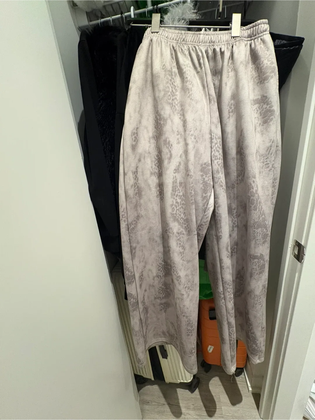 Grey wide legs sweatpants L size image indicator(2)