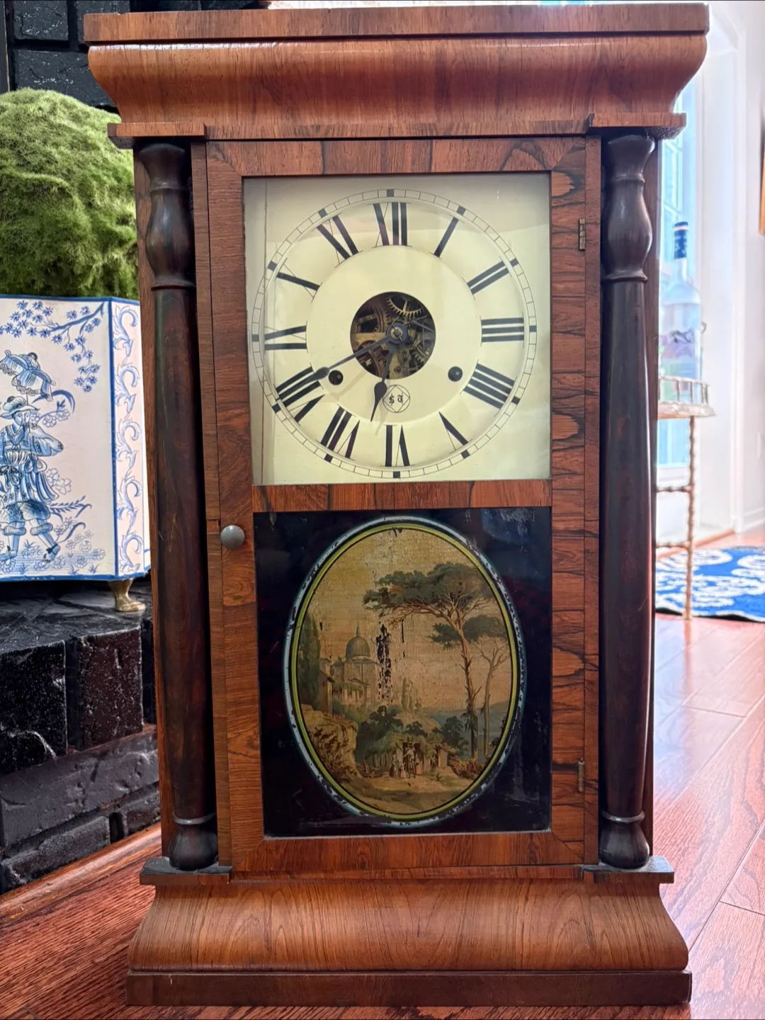 Rare Find - 2 Vintage American Mantel Clocks 🕰️✨ image indicator(2)