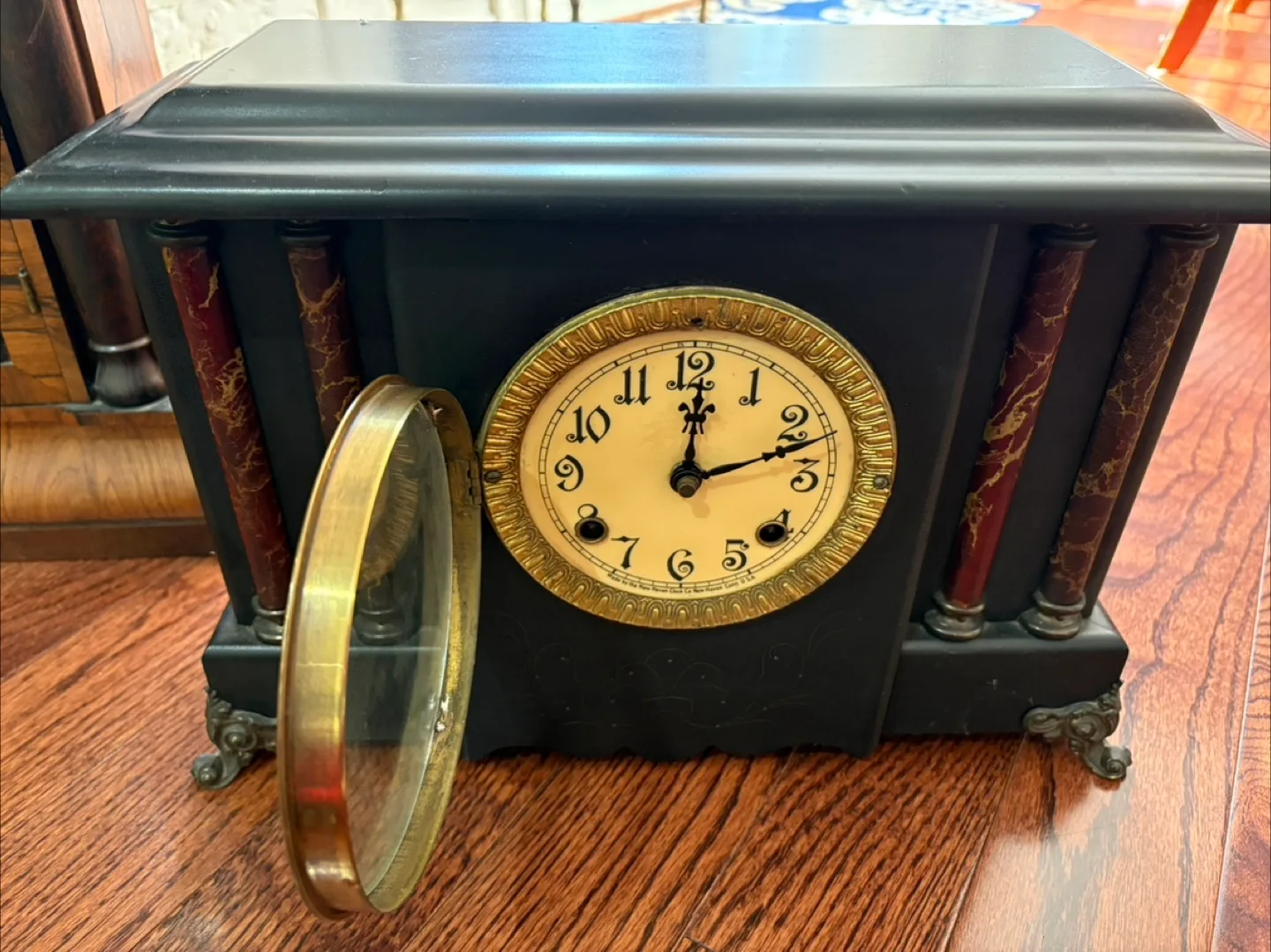 Rare Find - 2 Vintage American Mantel Clocks 🕰️✨ image indicator(5)