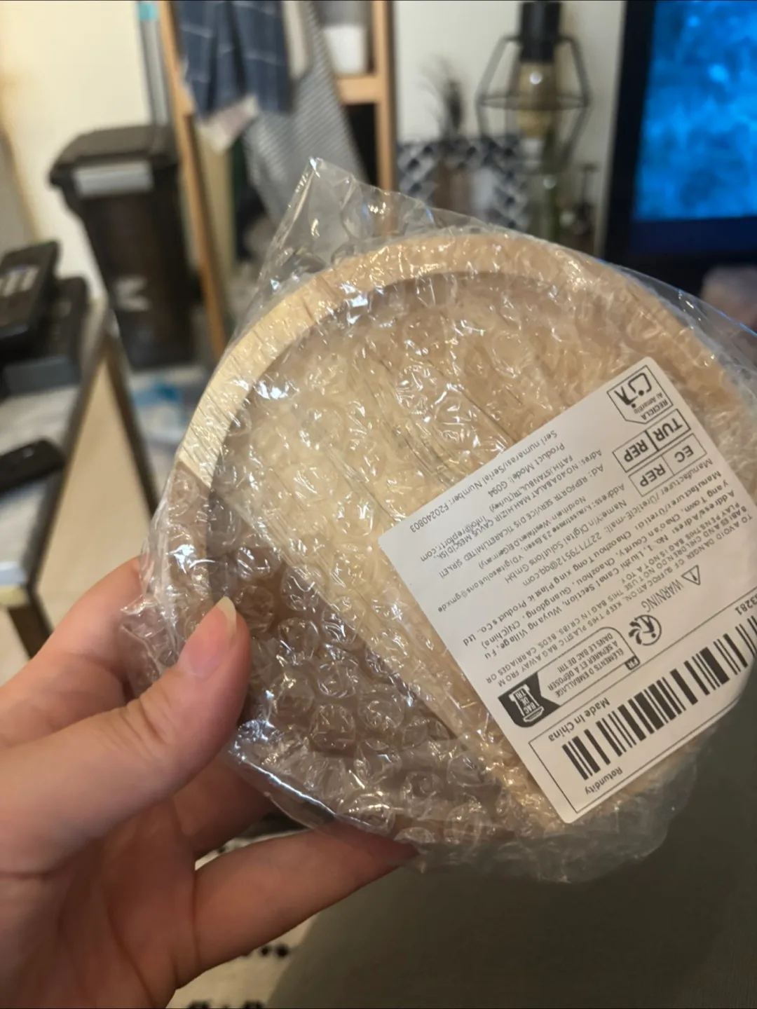 Wooden Round Tray with Legs image indicator(4)