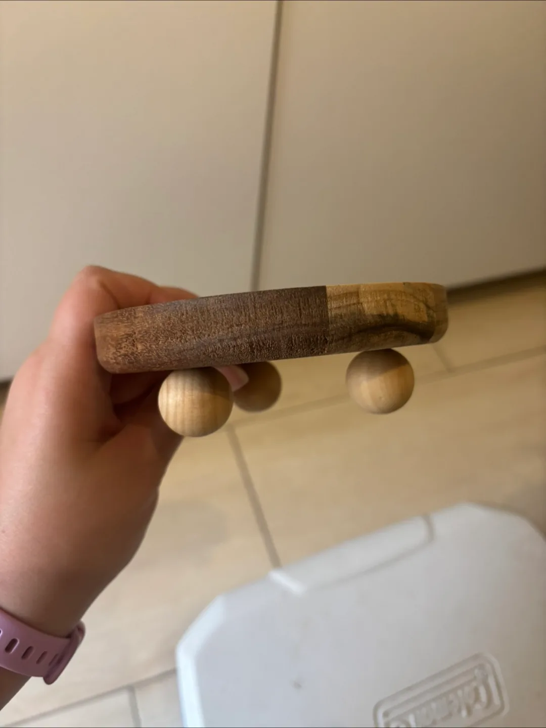 Wooden Round Tray with Legs image indicator(2)