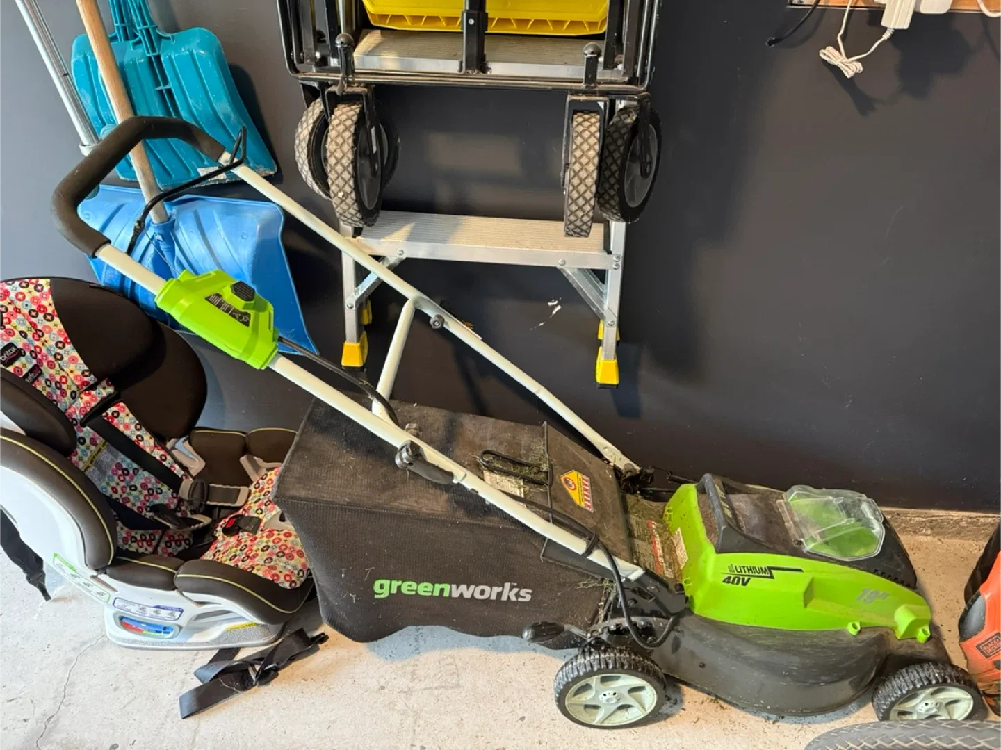 Greenworks 40V Battery and Charger thumbnail