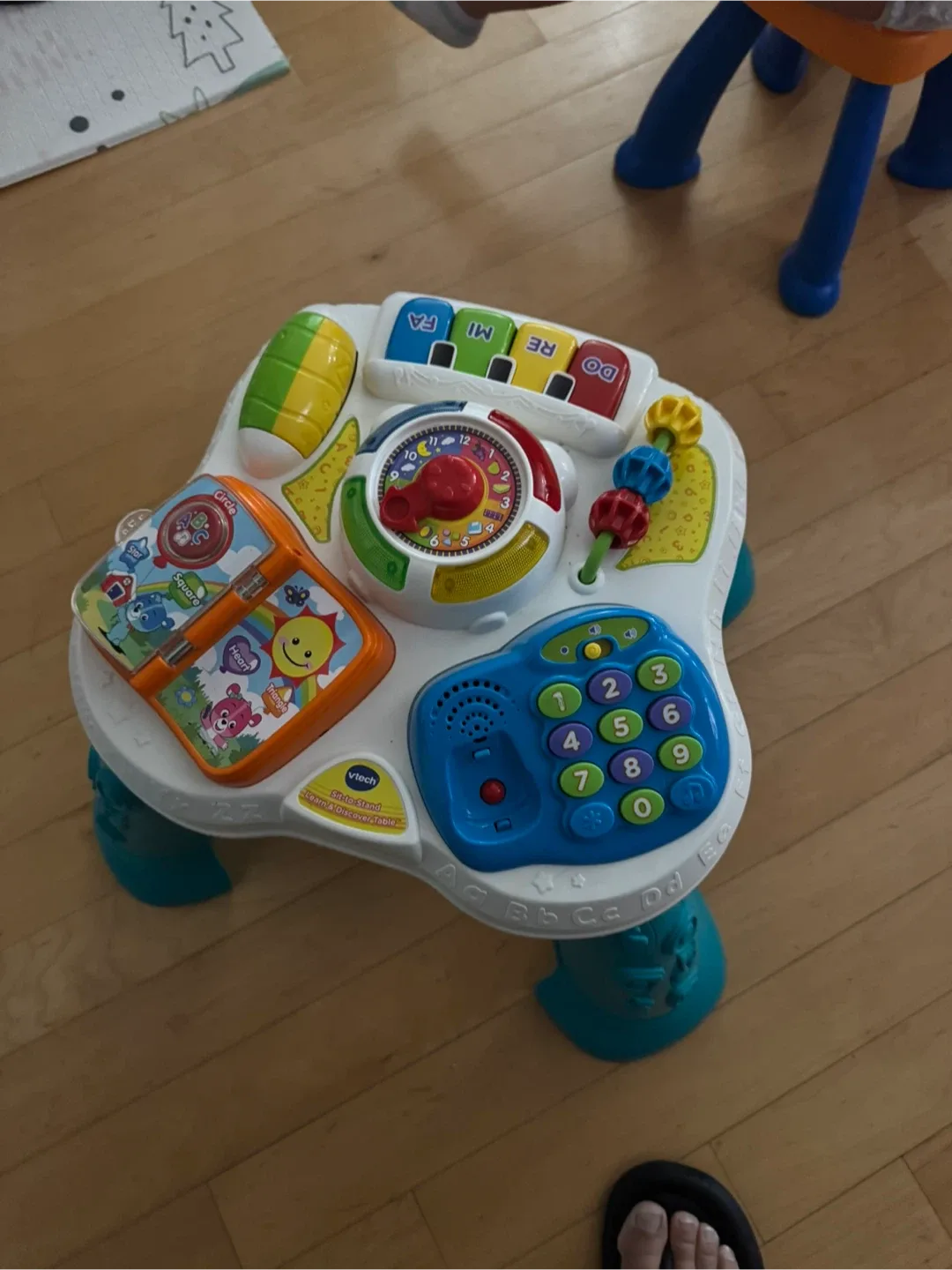 VTech Sit-to-Stand Learn & Discover Table thumbnail