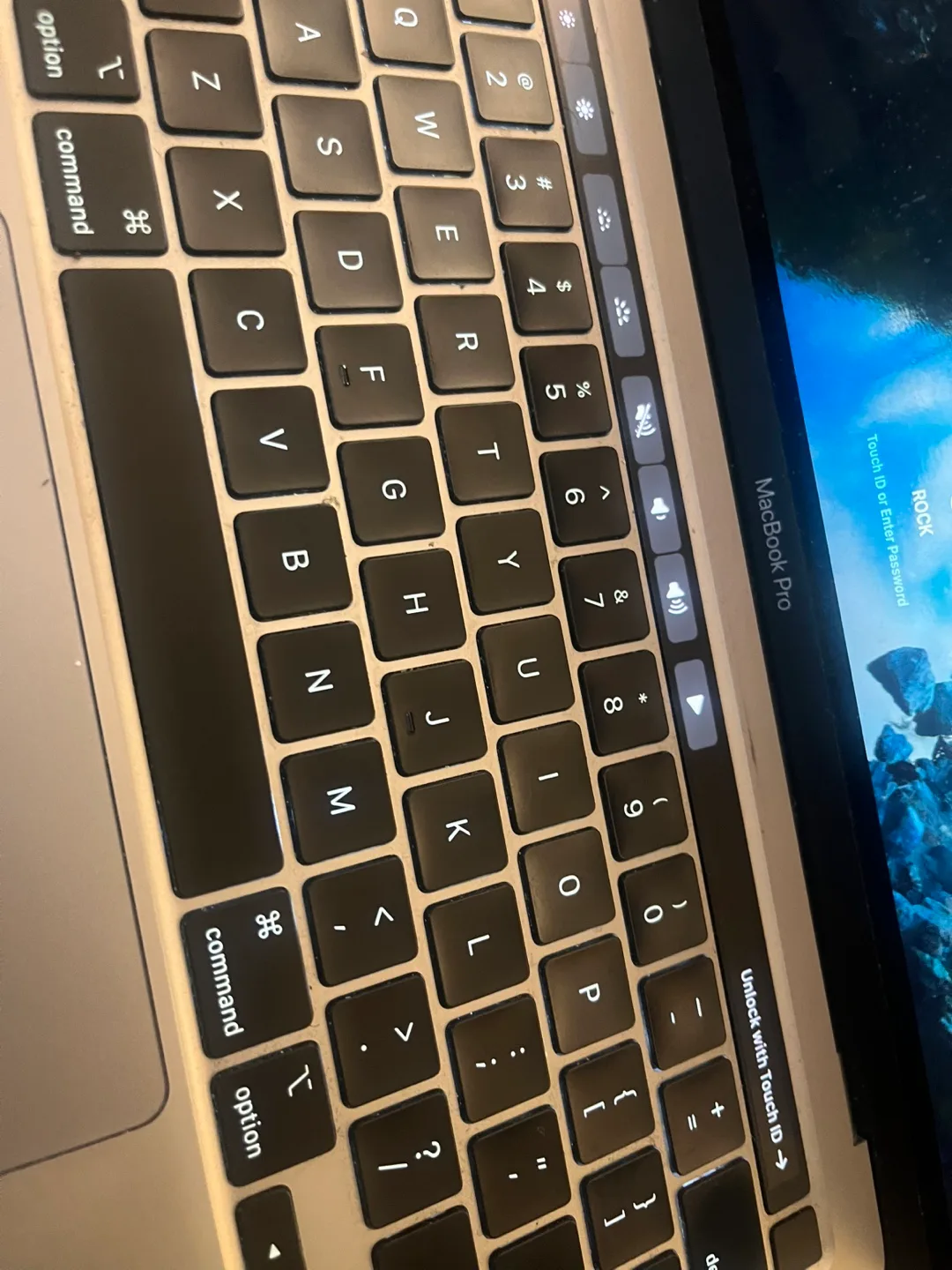 MacBook Pro 13inch 1TB image indicator(2)