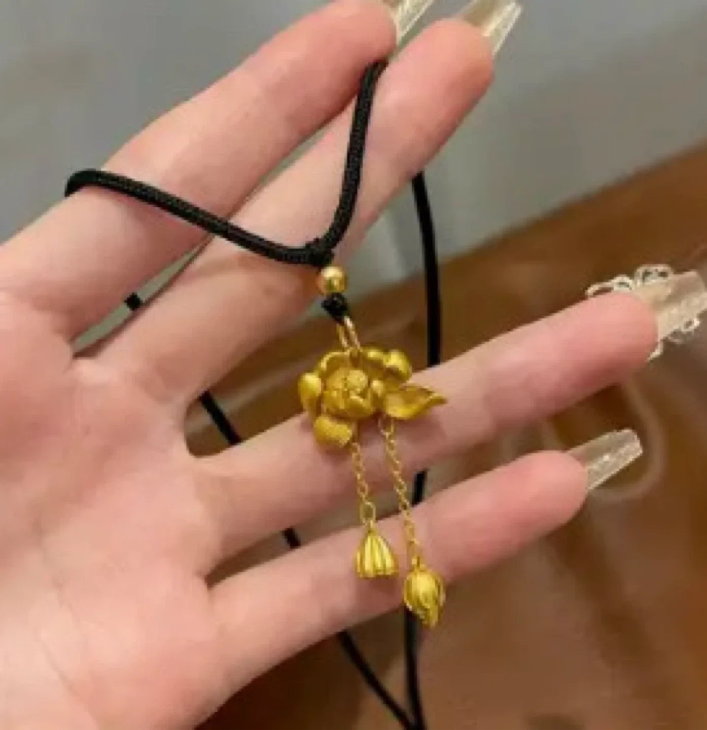 Gold Flower Pendant Necklace