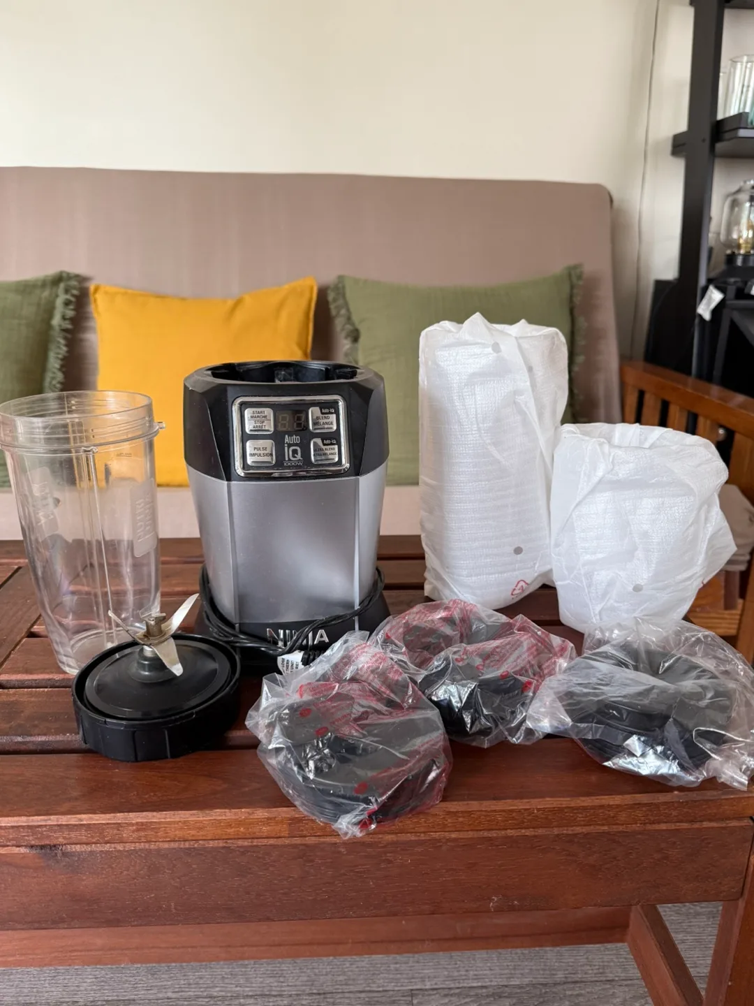 Ninja Nutri Auto-IQ 1000W Blender thumbnail
