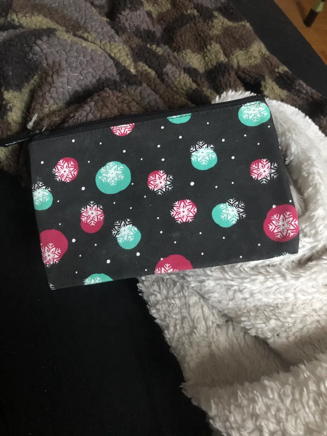 Cosmetic Bag with Snowflake Design thumbnail