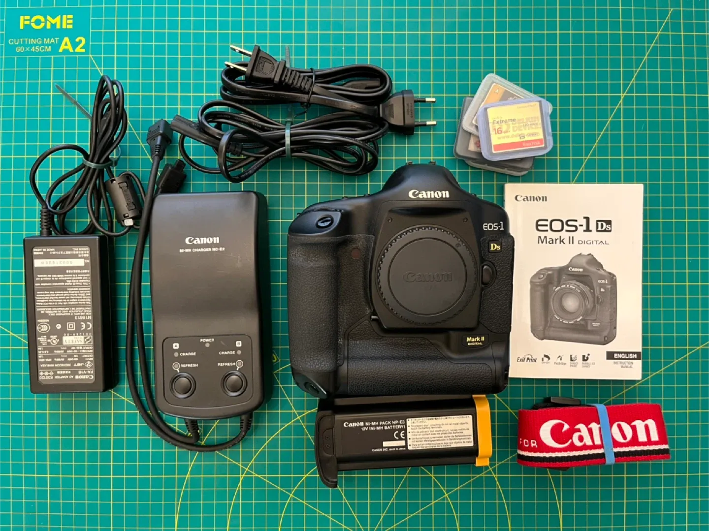 Canon EOS-1Ds Mark II Digital Camera thumbnail
