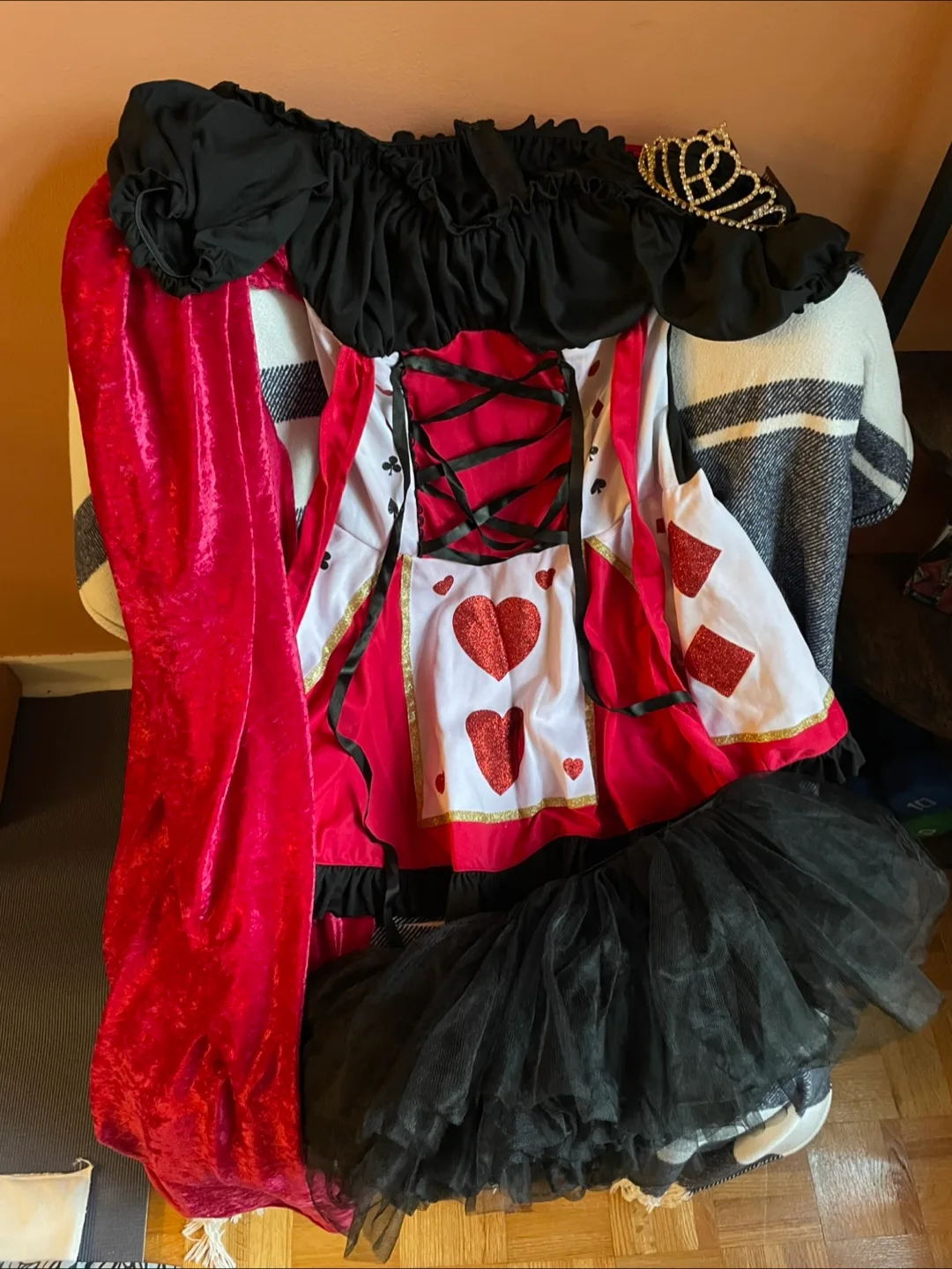 Queen of Hearts Costume - Halloween thumbnail