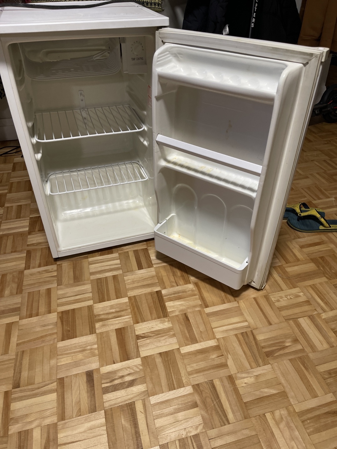 LG Mini Fridge - White - photo 2