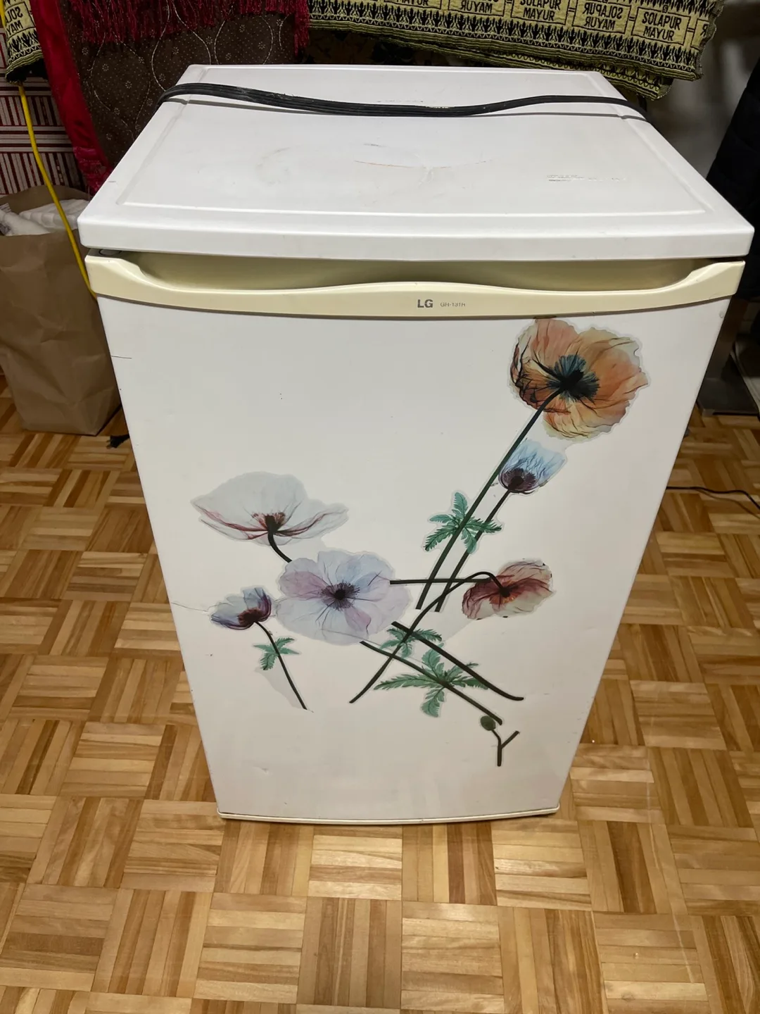 LG Mini Fridge - White thumbnail