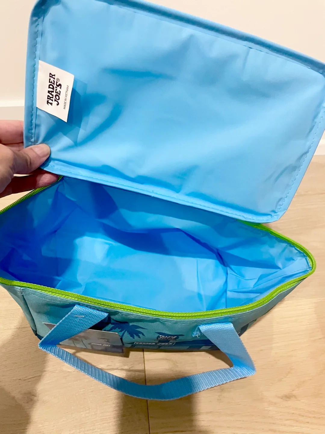 Limited Edition! Trader Joe’s Insulated Bag Set: Peach & Blue image indicator(4)