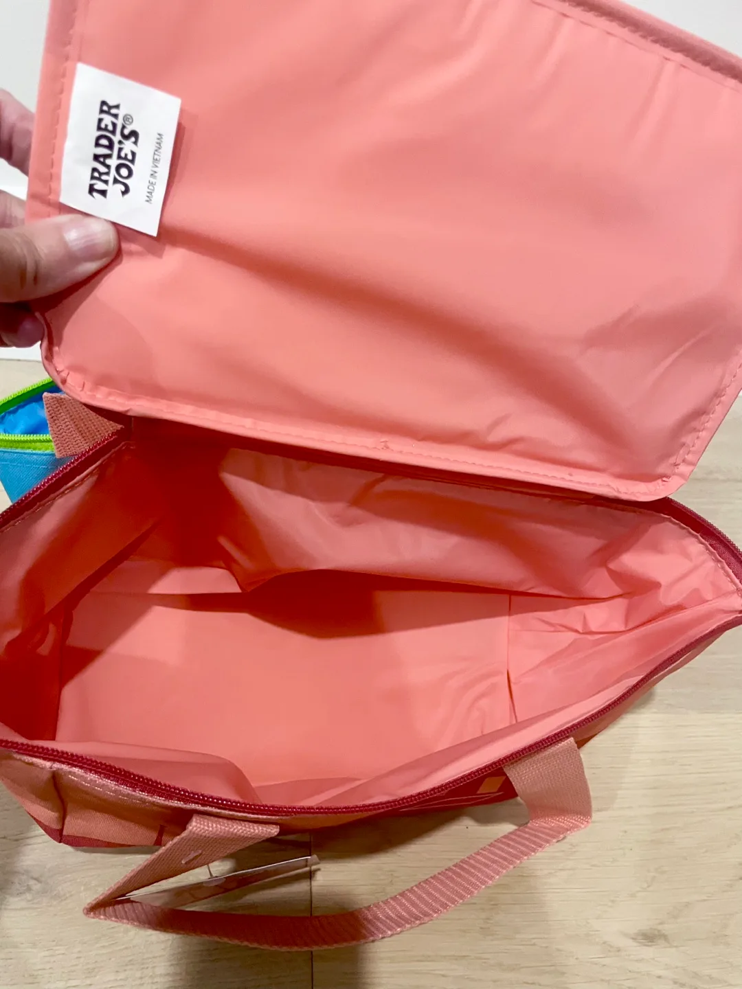 Limited Edition! Trader Joe’s Insulated Bag Set: Peach & Blue image indicator(5)