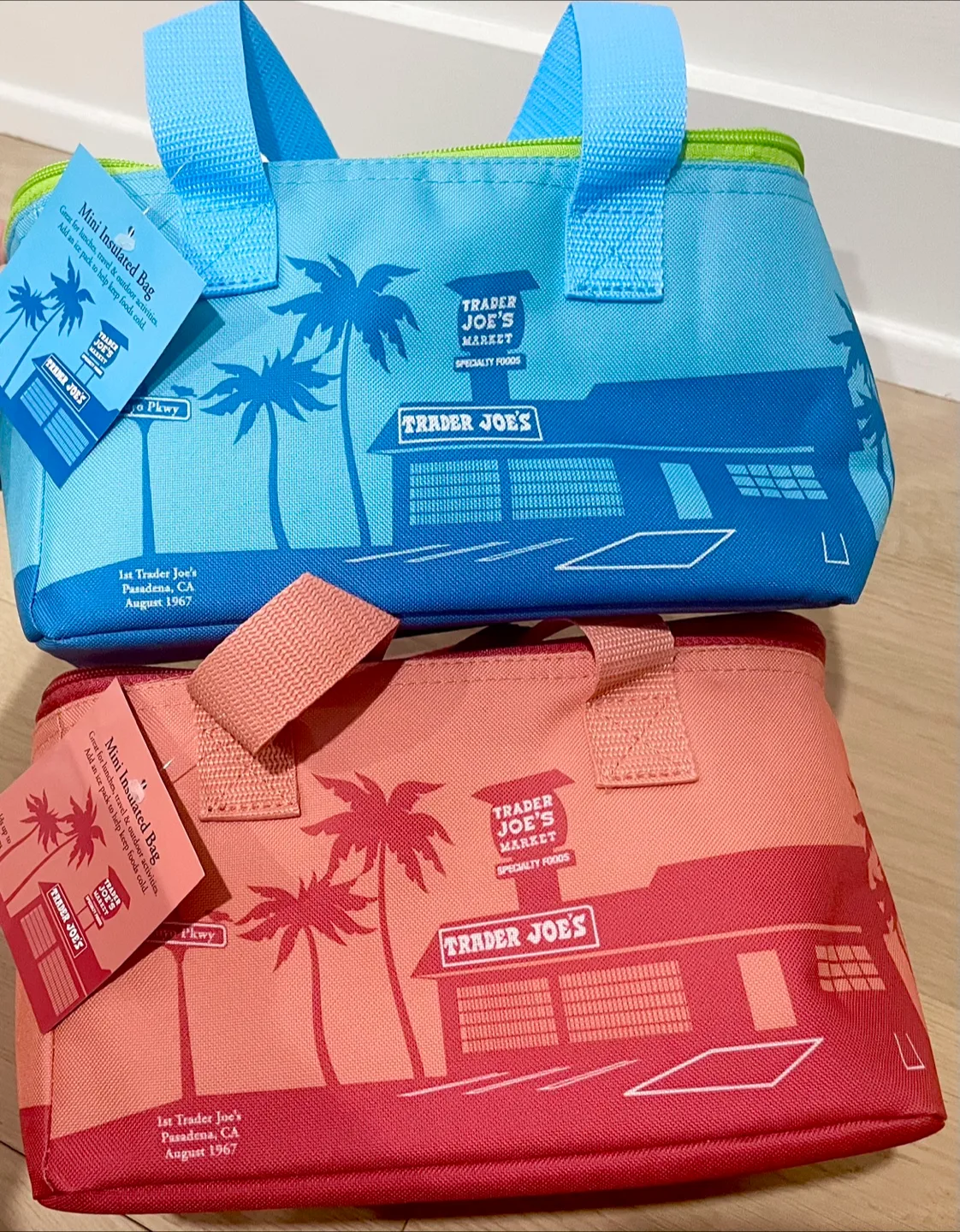 Limited Edition! Trader Joe’s Insulated Bag Set: Peach & Blue image indicator(3)