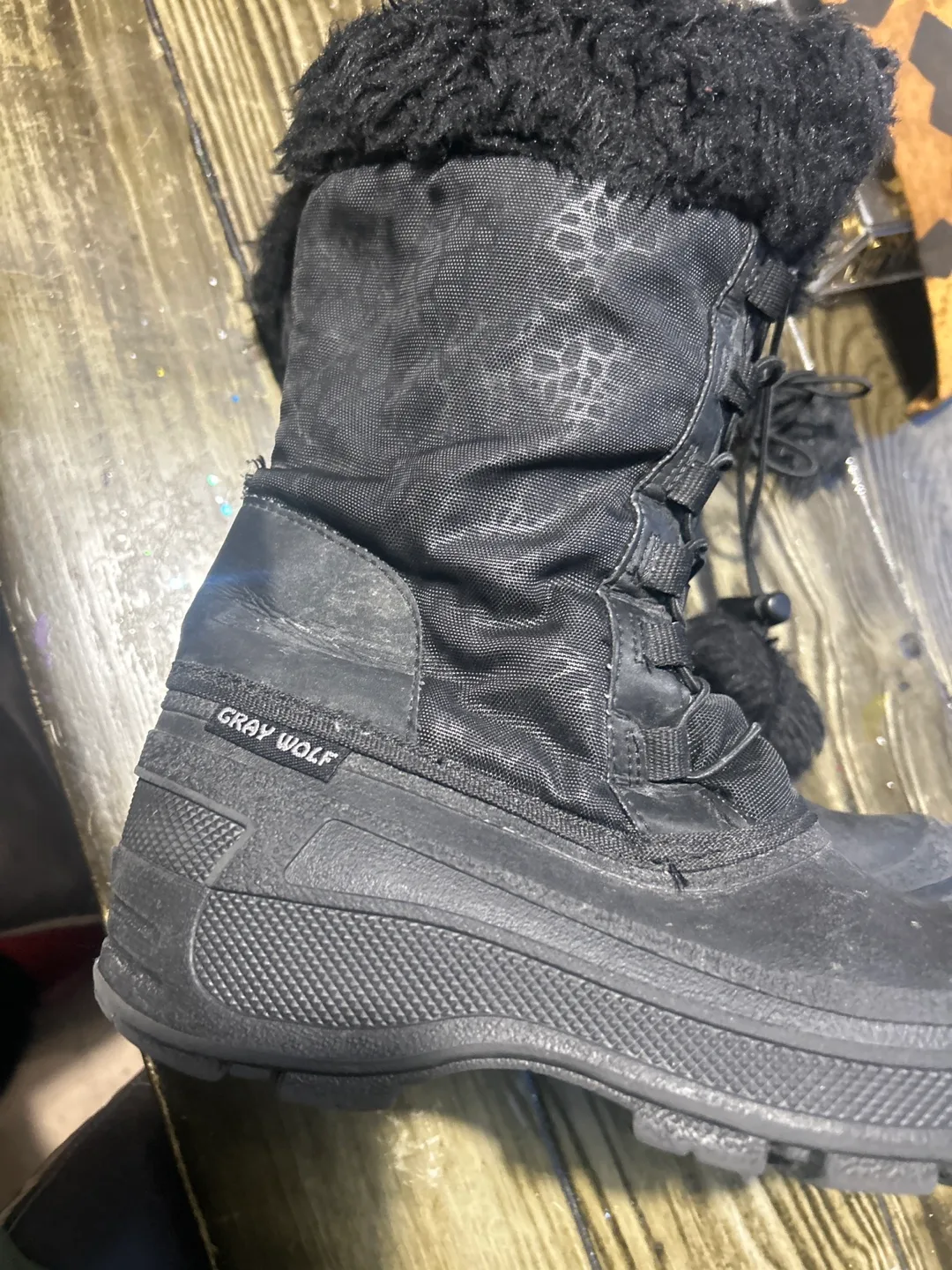 Gray Wolf Black Winter Boots thumbnail