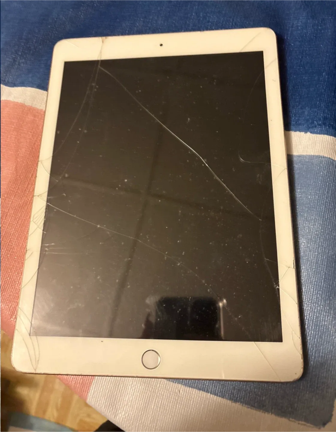 Used Apple iPad - Gold 2018 image indicator(2)
