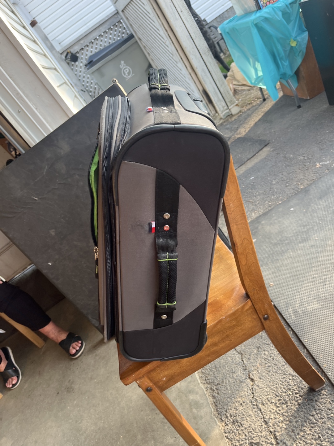 Tommy Hilfiger Rolling Suitcase - photo 2