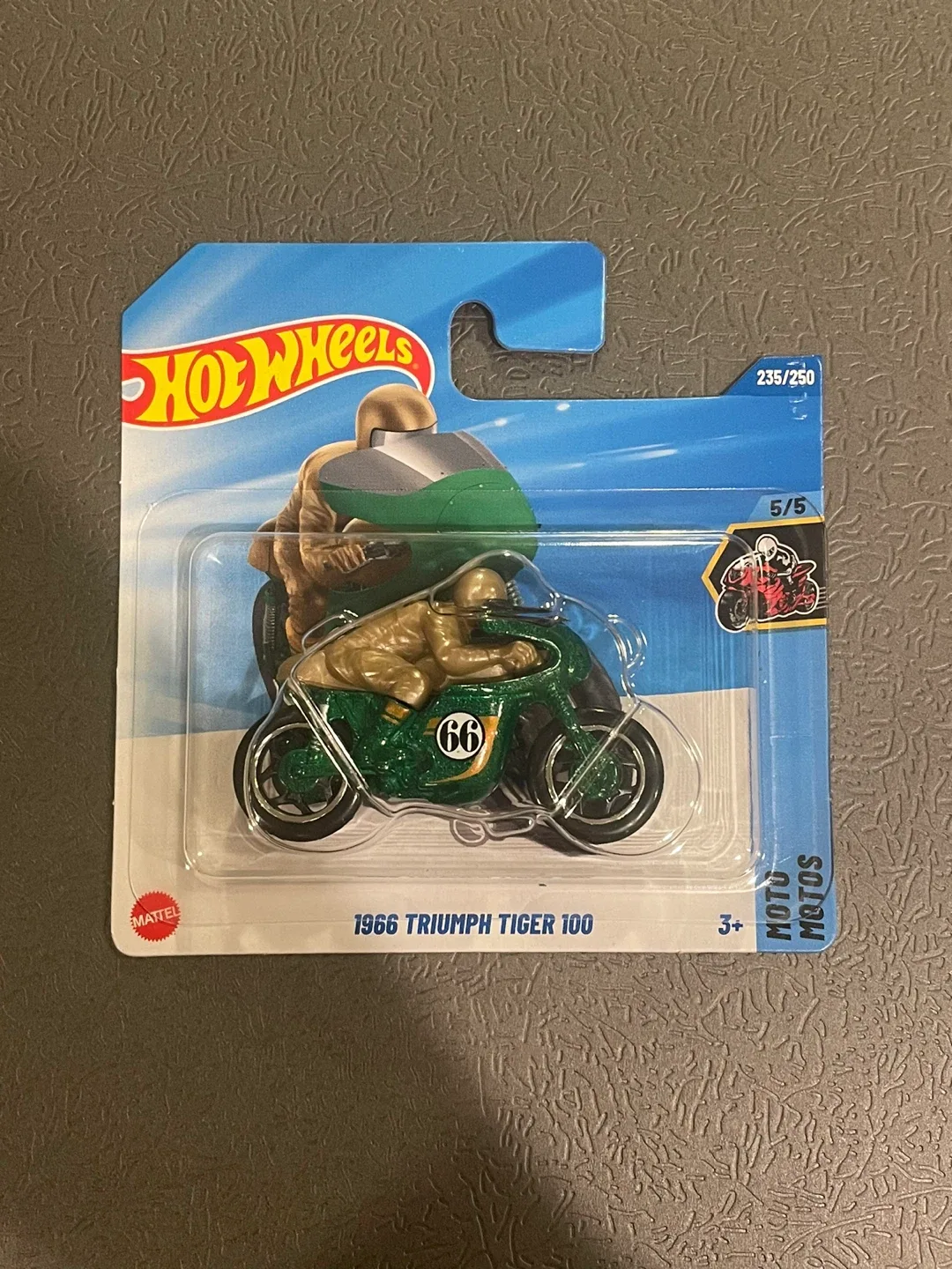 Hot Wheels TREASURE HUNT: 1966 Triumph Tiger 100 thumbnail