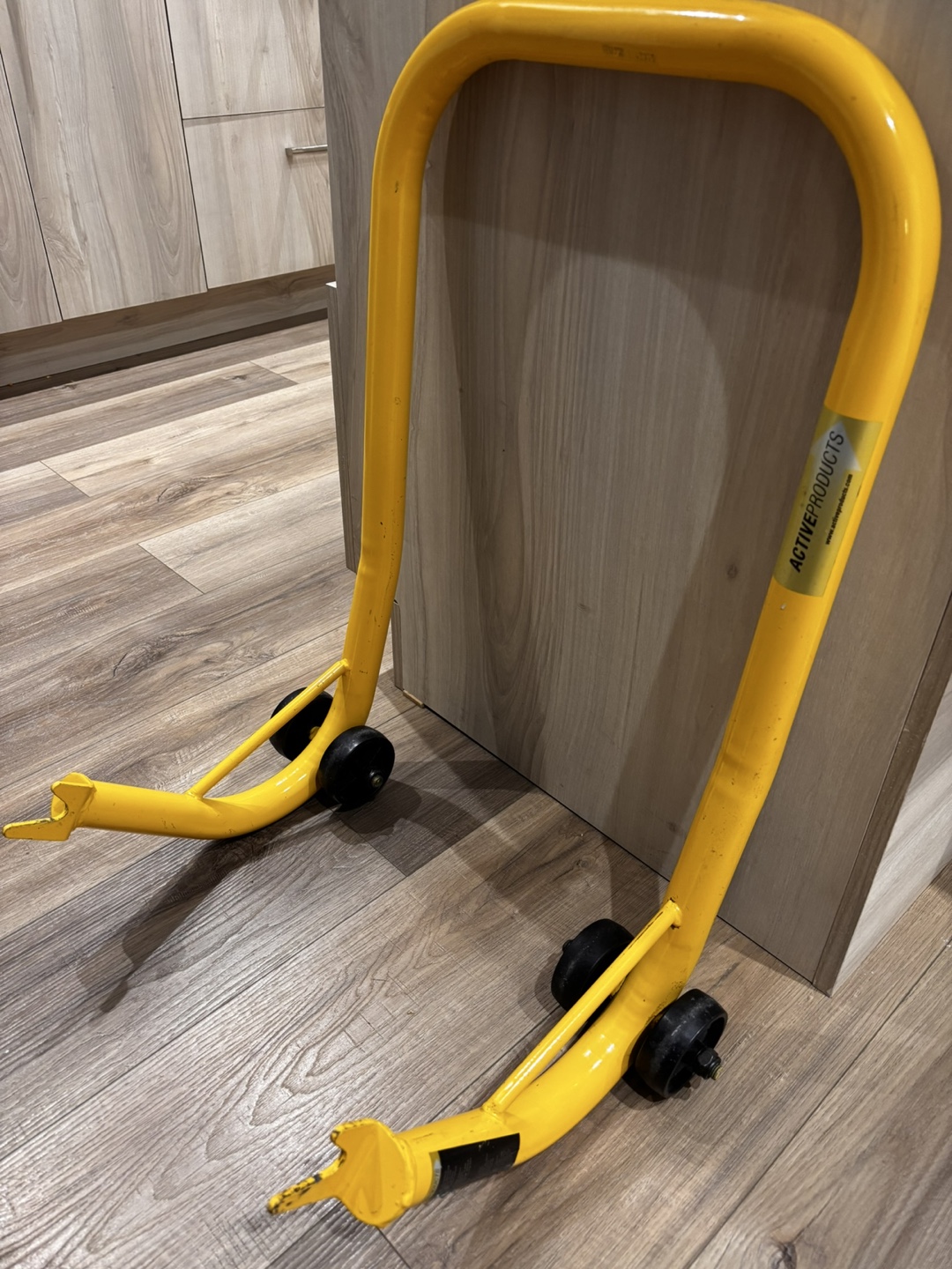 Support arrière de moto – robuste et pratique – 30 $