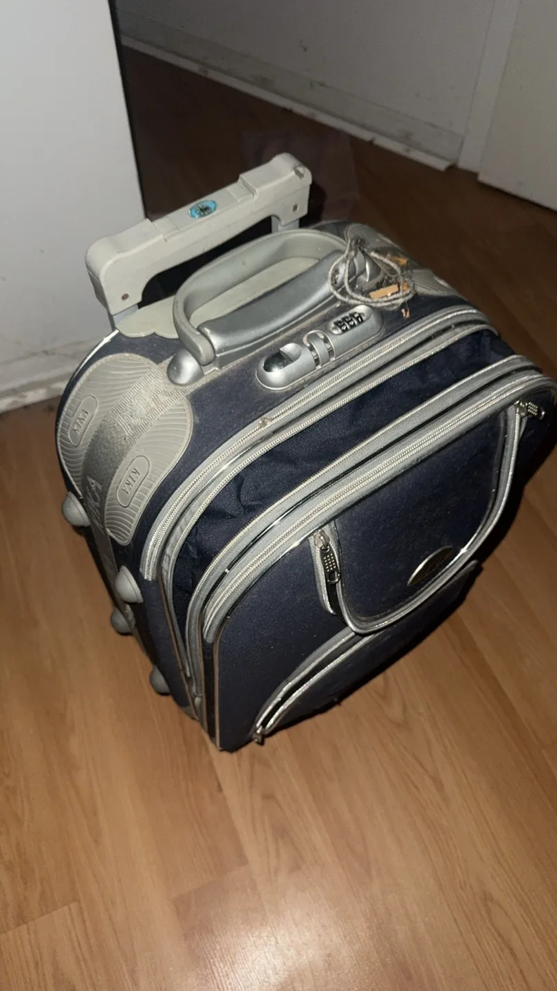 Kika Wheeled Carry-On Luggage thumbnail