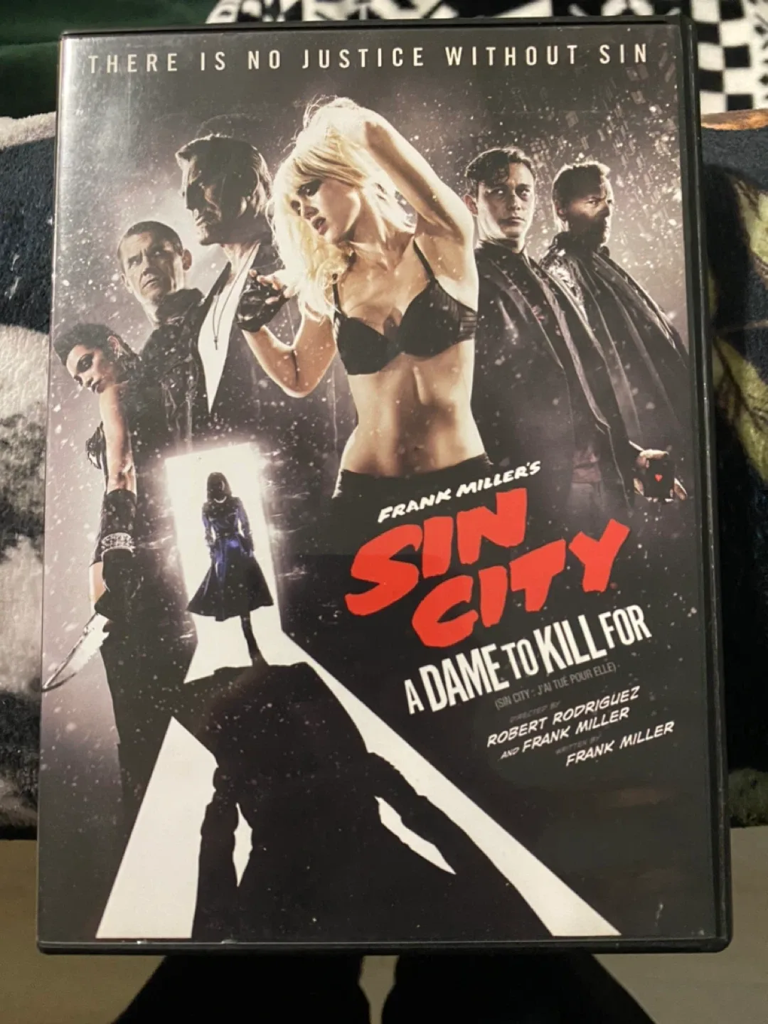 DVD Lot: Sin City, I am Legend, Pulp Fiction, The Crow image indicator(6)