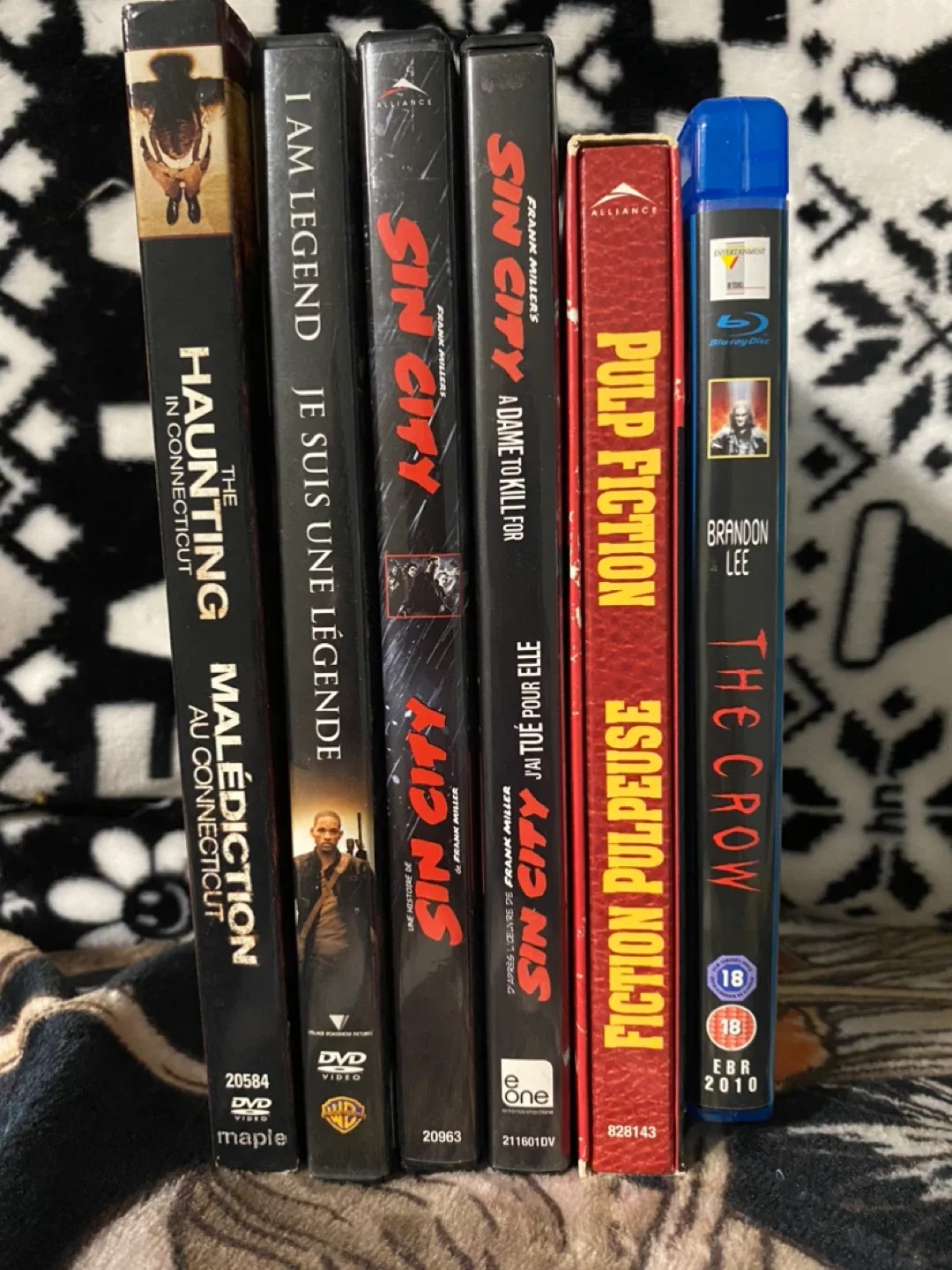 DVD Lot: Sin City, I am Legend, Pulp Fiction, The Crow image indicator(2)