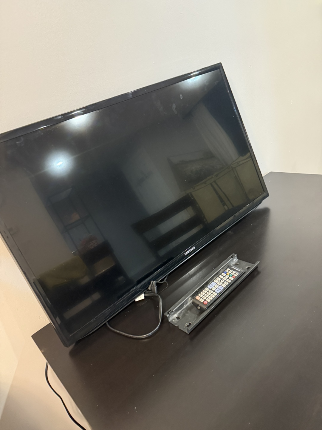 Samsung TV with Remote - photo 3