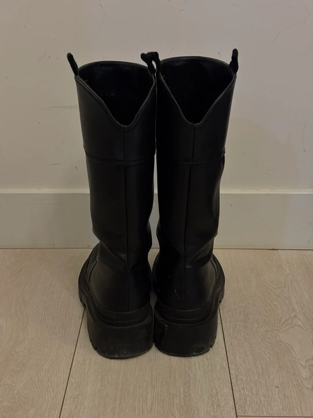 Zara Black Low Heeled Rubber Sole Boots - Size 8 image indicator(4)