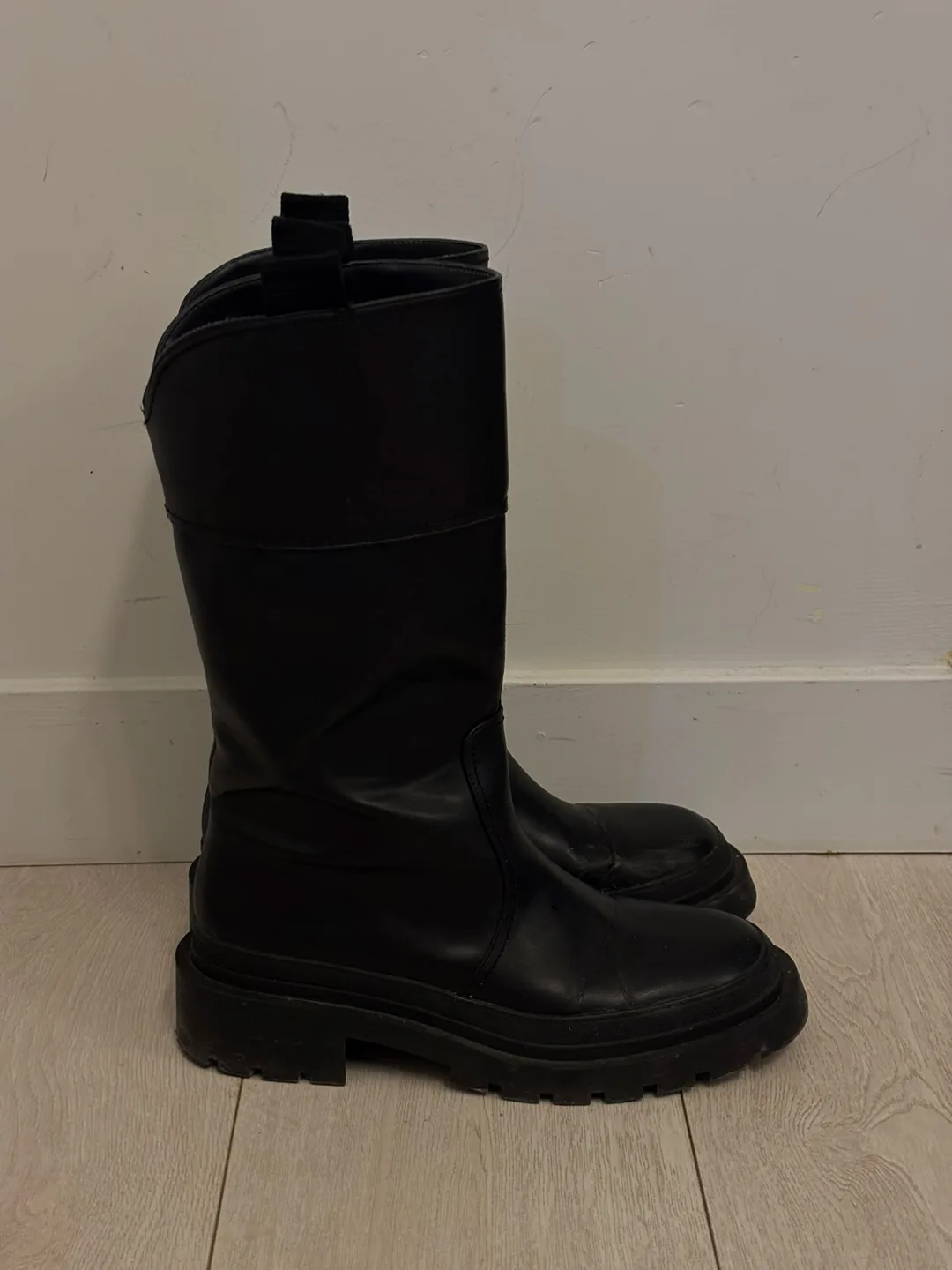 Zara Black Low Heeled Rubber Sole Boots - Size 8 image indicator(3)