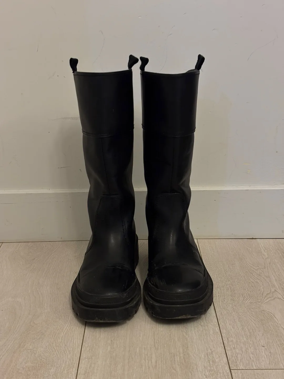 Zara Black Low Heeled Rubber Sole Boots - Size 8 image indicator(2)