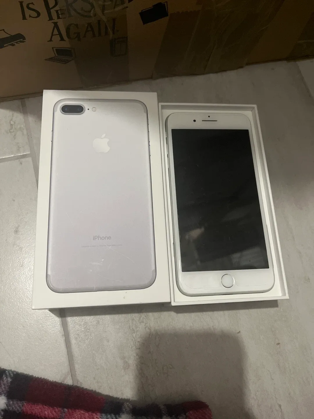 Silver iPhone 7 Plus thumbnail